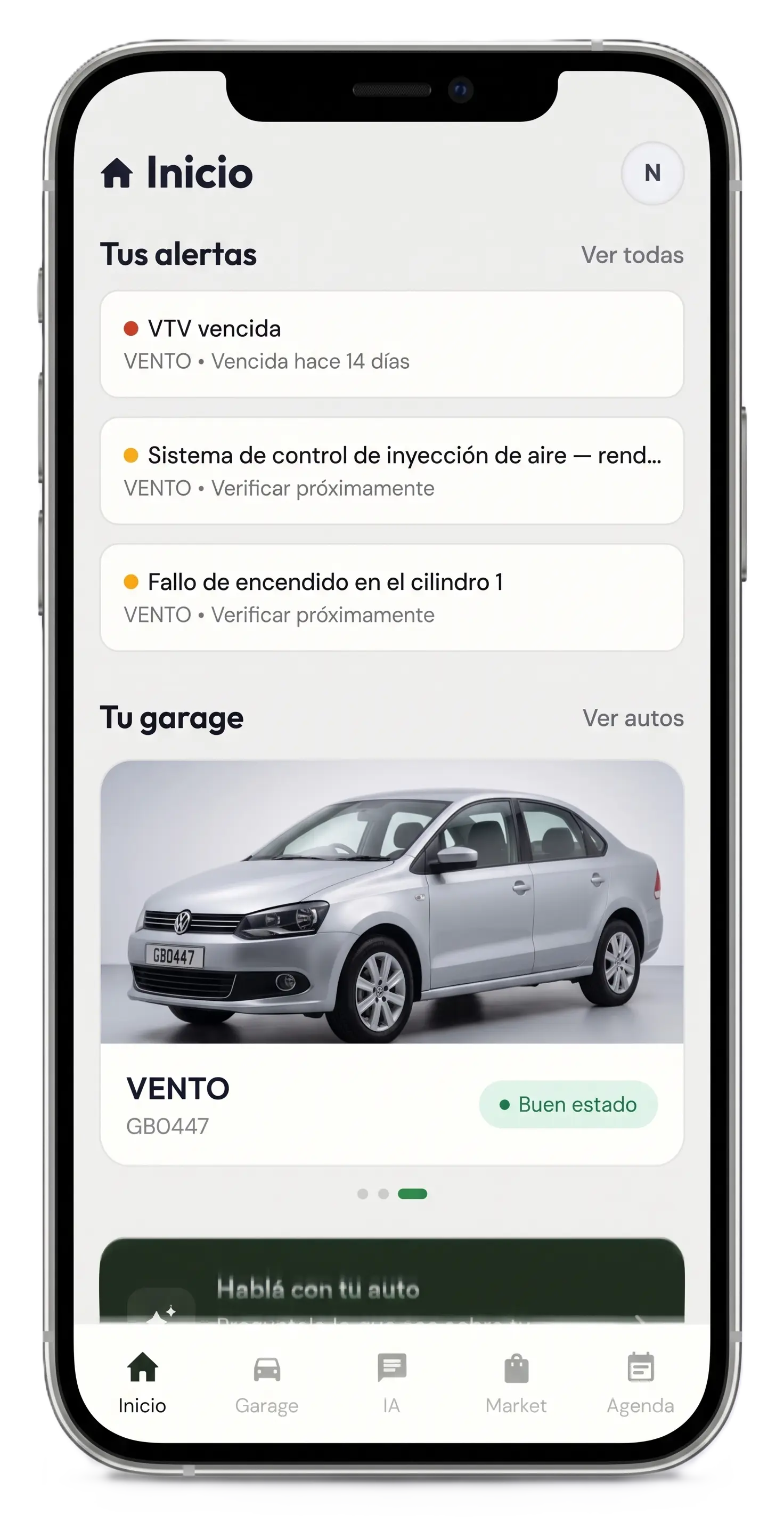 Pantalla de inicio de AutoLibre: alertas de VTV vencida y fallos del motor, y el garage con un Volkswagen Vento en buen estado.